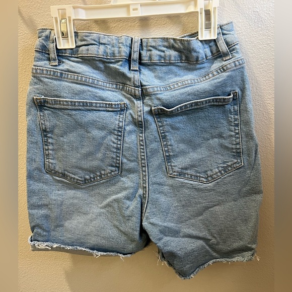 Cotton on Bermuda shorts light wash size US6. - Picture 3 of 7